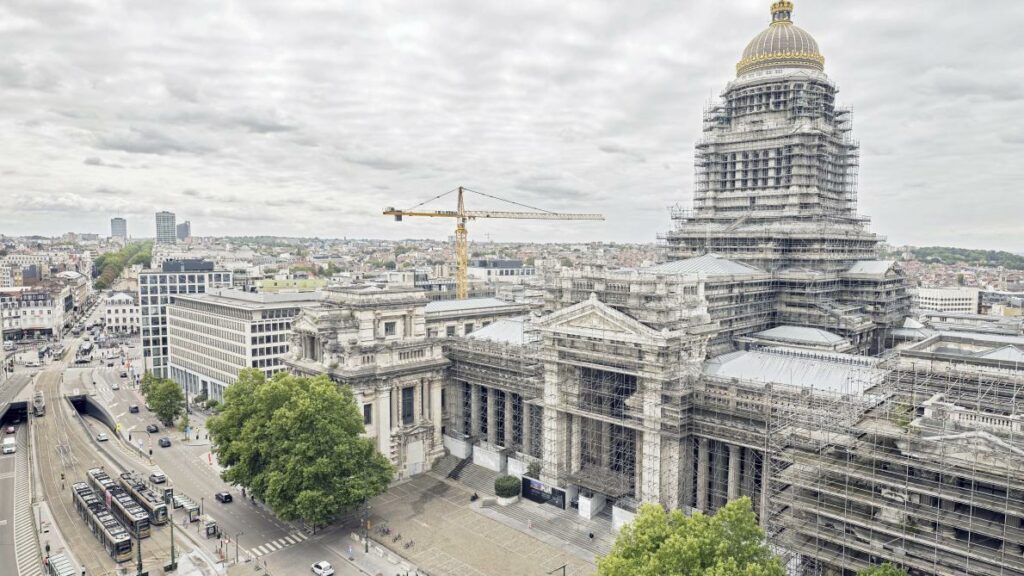 C’est Mathieu Michel, le surdoué secrétaire d’Etat numérique de la famille qui a perdu son « chat », qui vient de l’annoncer officiellement. Un Musée des Échafaudages sera prochainement créé au Palais de Justice de Bruxelles. « Un Musée en plein air, afin d’être aux normes sanitaires », a précisé le sémillant secrétaire d’État.