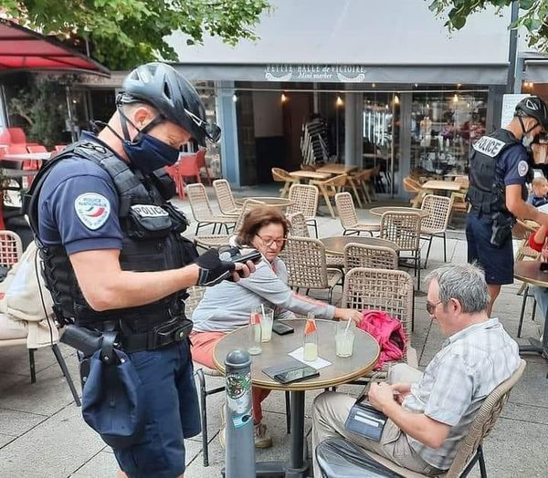 Avec cette conception bonapartiste et policière du pouvoir, 