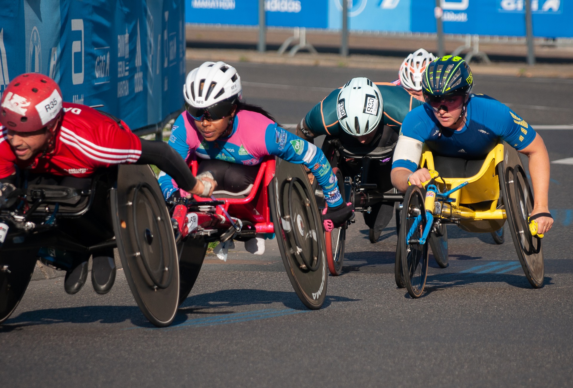 Qu'ils étaient beaux, qu'elles semblaient fortes, ces athlètes qui collectionnaient les médailles aux Jeux Paralympiques de Tokyo en août dernier... Que d'émotion, de rires, de moments ''poignants'' et de signes ostentatoires de générosité lors de la grande soirée de l'opération Cap48 le dimanche 17 octobre sur la première chaîne de la RTBF (avec des annonces ''solidaires'' de RTL)...
Et pourtant, malaise.