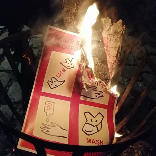 Logiquement, cela aurait dû être la plus grosse teuf de l'année. Trois jours de carnaval, d'huîtres dans la bière, de confettis sur les brochettes, partout et sans masques. (Photo Anouchka / Théâtre de Poche)