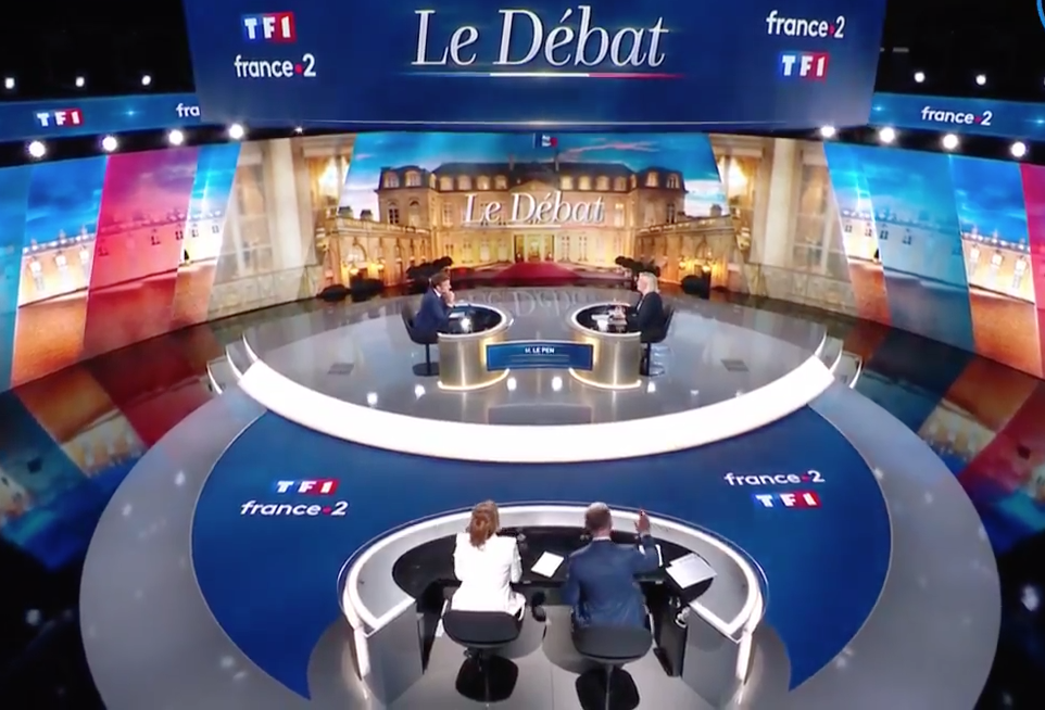 Au lendemain du débat, Libération titre « Toujours pas au niveau » avec une photo de la Le Pen. Cette bande de sinistres crétins a ainsi achevé la 