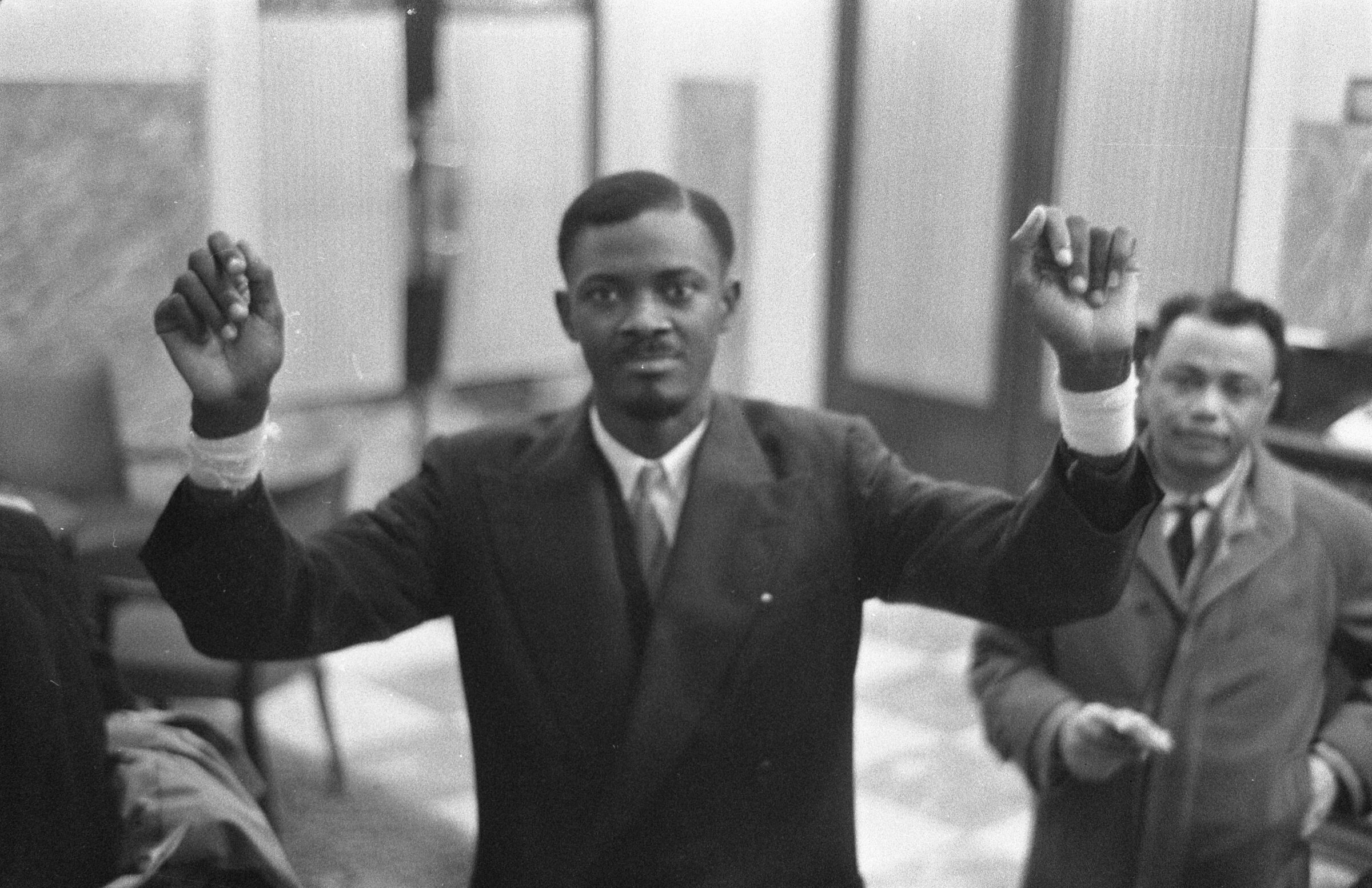 Il y a juste soixante ans, Patrice Lumumba et ses deux compagnons étaient assassinés par des hommes de main de la Belgique coloniale. Henri Goldman témoigne ici de la place particulière que le leader congolais occupe dans son panthéon personnel (en libre lecture dans l'Asymptomatique).