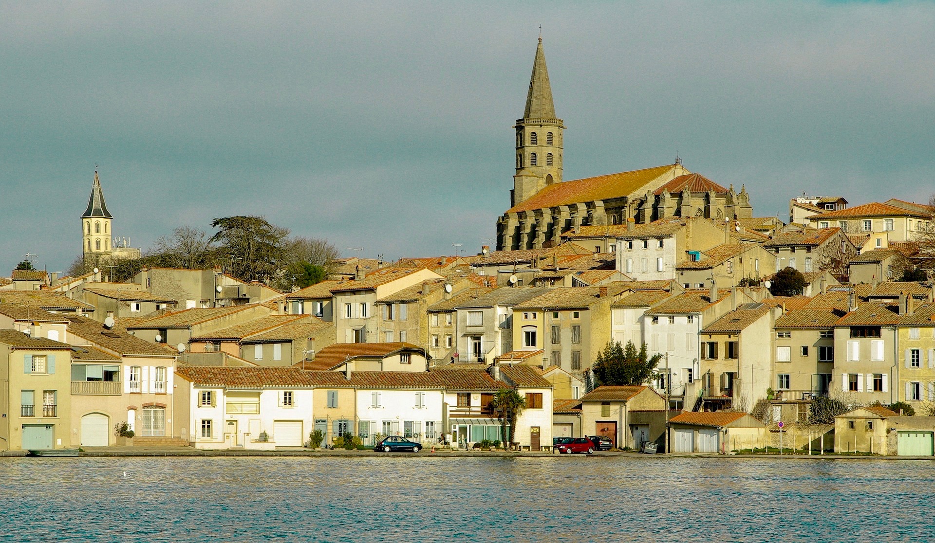 Le département de l'Aude, qui n'avait jamais eu eu de députés RN, en a envoyé trois d'un coup à l'Assemblée Nationale. Un effet du système électoral français à deux tours, qui nous fait découvrir une variété locale de fachos 