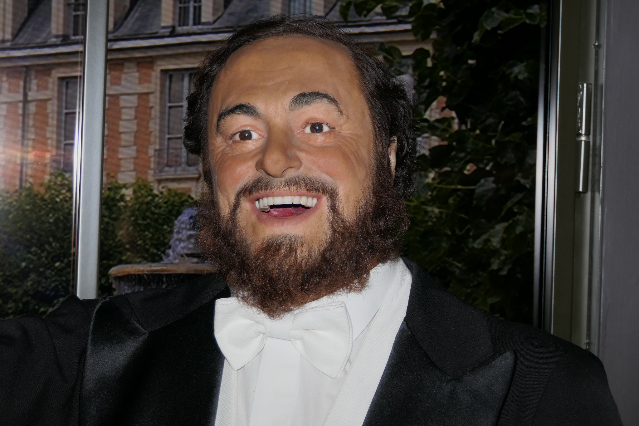 Le 12 octobre est un bon jour pour empoisonner Néron, mettre Pavarotti en boîte, découvrir Christophe Colomb et s'écouter une musique de Marguerite Monnot. On peut compter sur notre 