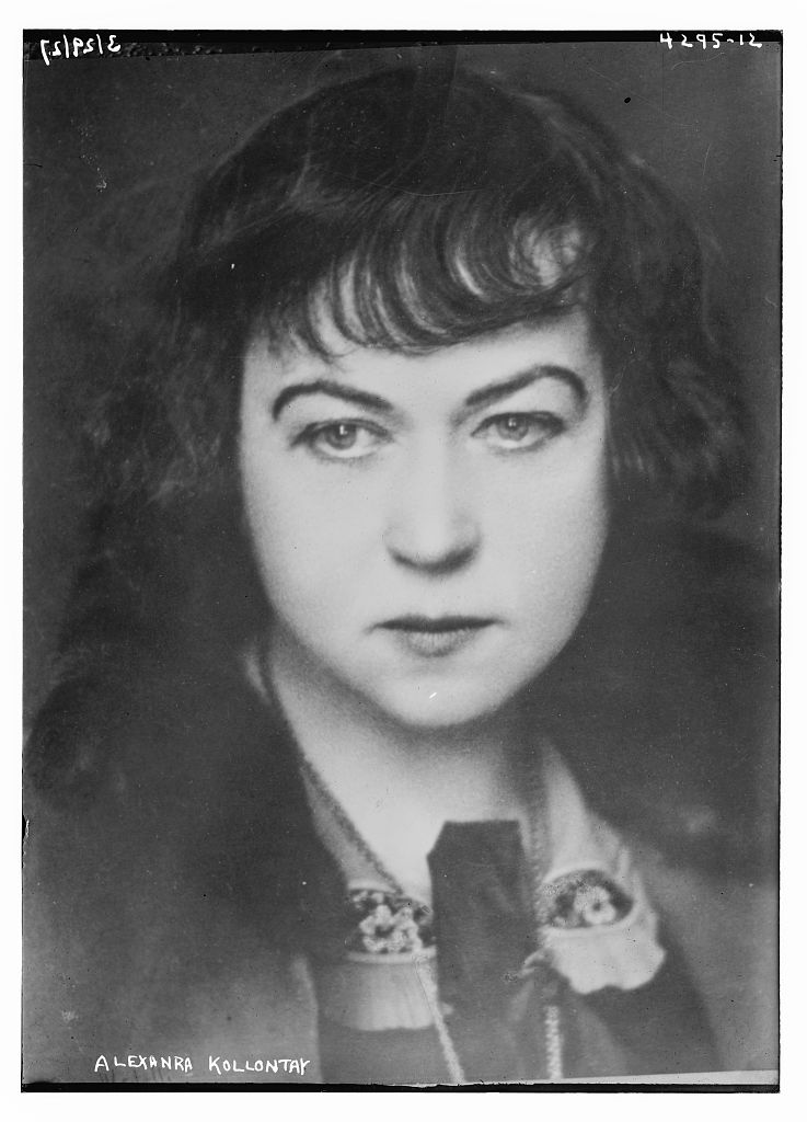 Journaliste, éditeur, lettré et sérial lecteur, Éric Rydberg nous entrouvre les portes de sa bibliothèque, de Bob Dylan à Roland Topor en passant par Ovide et ses copines. En photo : Alexandra Kolontai, pionnière du féminisme et de la révolution.