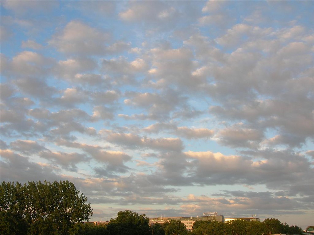 Très inspiré en ce 29 mars, André nous parle aujourd'hui des nuages. Des quoi ? Des nuages. Et des Archibald qui marchent sous les nuages.