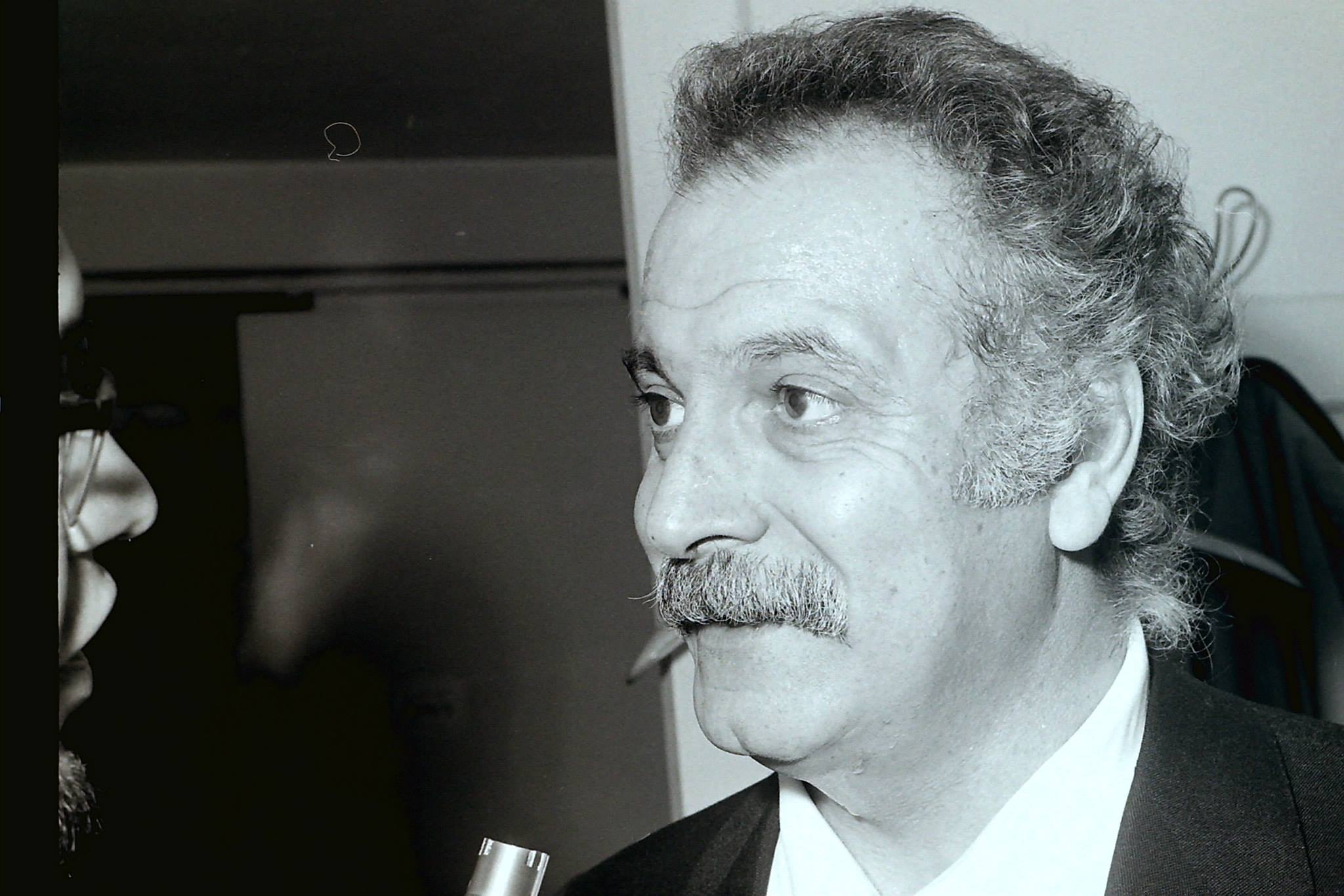 C’est au mois d’octobre qu’est né et qu’a trépassé Georges Brassens : un 22 en 1921, et un 29 en 1981. Le lendemain du décès du chanteur, Bernard Hennebert a décrypté toute la presse française (photo Gérard Michaux).