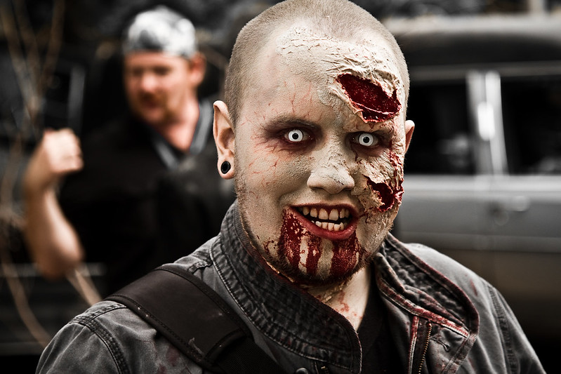 À part ce léger parfum de magouille et de pognon, c’est « Walking Dead » à Matignon : le bal des déterrés et des revenants.