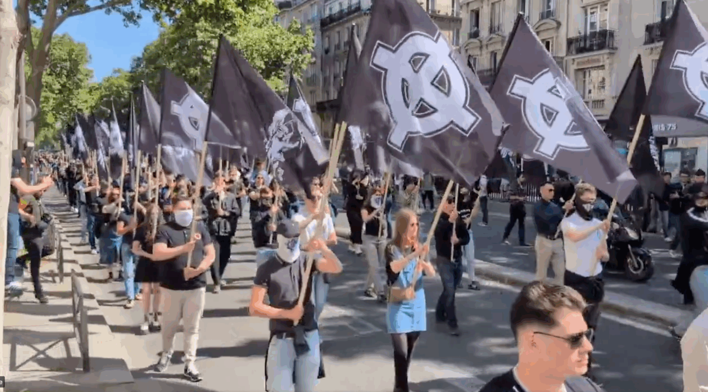 LES LOUPS SONT ENTRÉS DANS PARIS par Jean-Pierre Pinon (sur Facebook)