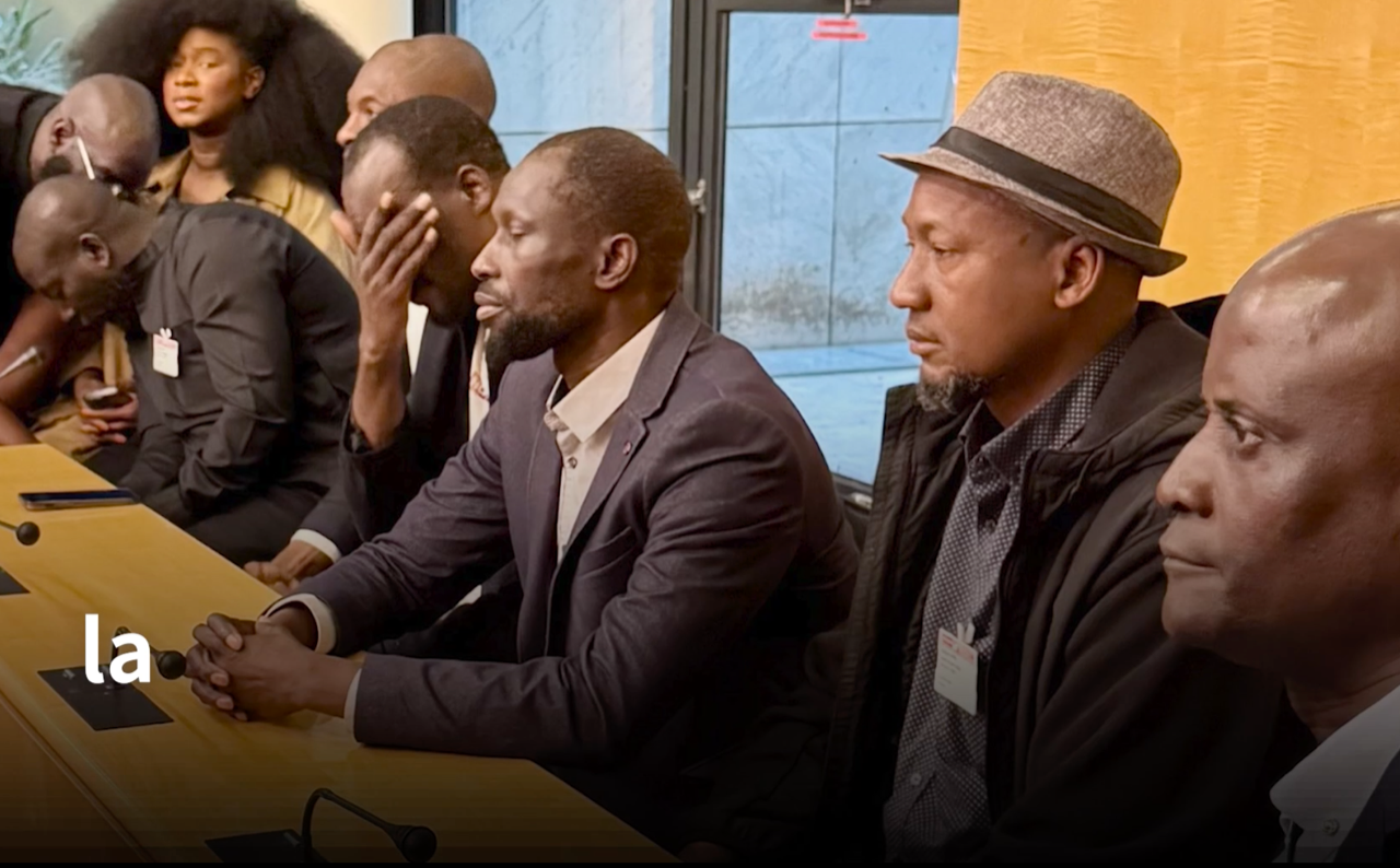 Cet humanisme, cette fragilité, ces larmes  qui se transformeront demain en force, devraient toujours être au coeur de l'action politique (photo : la famille d'Aboubakar reçue à l'Assemblée Nationale).