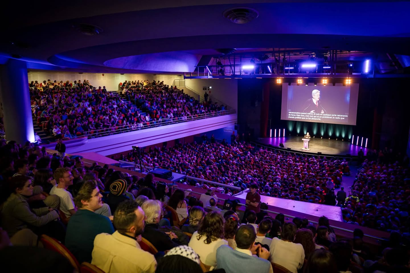 Spectaculaire meeting de la liste de la France Insoumise à Lyon avec plus de 2000 participant·es. Jean-Luc Mélenchon, évoquant son possible assassinat, a enchainé avec ce passage qui m’a particulièrement foutu les poils
