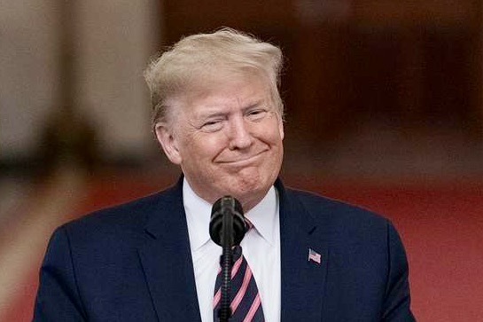 Je dessinerais volontiers Trump avec le cul à la place du visage – tant tout ce qui sort de sa bouche s’apparente désormais à un excrément. Un trou du cul vérolé qui se prend pour un merveilleux nombril.