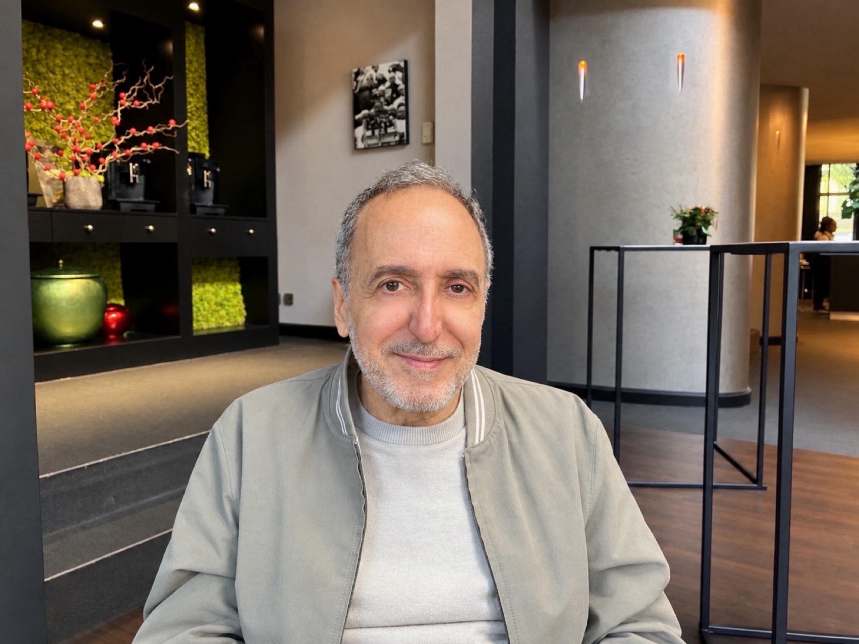 « Tales of the Wounded Land » / « Récits de la Terre Blessée », d’Abbas Fahdel vient de recevoir le Prix de la Mise en Scène au Festival de Locarno. On peut encore voir ce film au Ciné Nova. J’ai rencontré le réalisateur à Bruxelles.